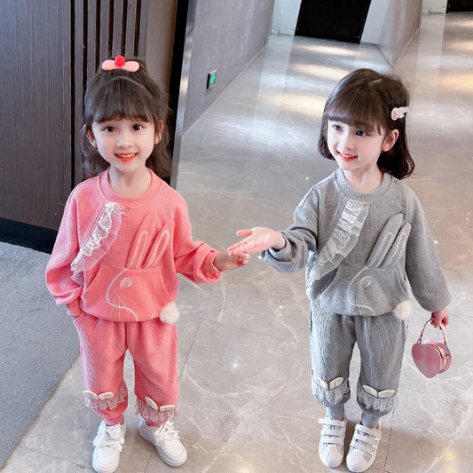 AO0508-220 طقم سبورت قطن بناتي قطعتين ( بلوزة + بنطلون ) مزينة بالتل الأبيض