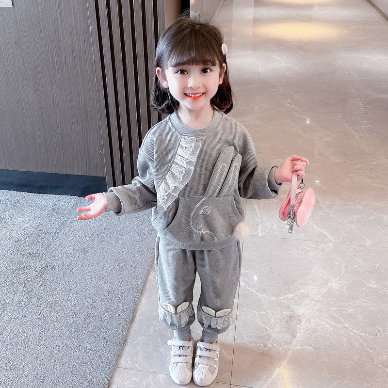 AO0508-220 طقم سبورت قطن بناتي قطعتين ( بلوزة + بنطلون ) مزينة بالتل الأبيض