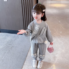 AO0508-220 طقم سبورت قطن بناتي قطعتين ( بلوزة + بنطلون ) مزينة بالتل الأبيض