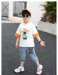 AO0524-02 طقم ولادي قطعتين ( بلوزة قطنية + بنطلون جينز شورت طويل)