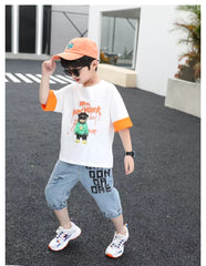 AO0524-02 طقم ولادي قطعتين ( بلوزة قطنية + بنطلون جينز شورت طويل)