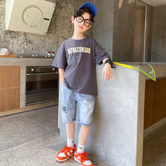 FU14042024-37 طقم ولادي صيفي قطعتين ( بلوز قطنية + بنطلون جينز)