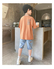 FU14042024-37 طقم ولادي صيفي قطعتين ( بلوز قطنية + بنطلون جينز)