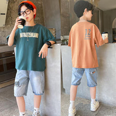 FU14042024-37 طقم ولادي صيفي قطعتين ( بلوز قطنية + بنطلون جينز)