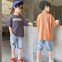 FU14042024-37 طقم ولادي صيفي قطعتين ( بلوز قطنية + بنطلون جينز)