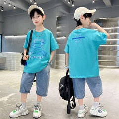 FU14042024-63 طقم ولادي صيفي قطعتين ( بلوزة قطنية + بنطلون جينز )