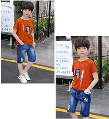 AO0402-62 طقم ولادي قطعتين ( بلوزة قطنية + بنطلون شورت جينز ناعم )