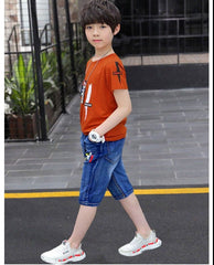 AO0402-62 طقم ولادي قطعتين ( بلوزة قطنية + بنطلون شورت جينز ناعم )