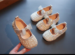 WDY260924-1 حذاء بناتي للمناسبات مزين الستراس والدانتيل