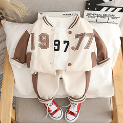 RM0608-31 طقم قطني سبورت ولادي 3 قطع ( بلوزة + جكيت + بنطلون )