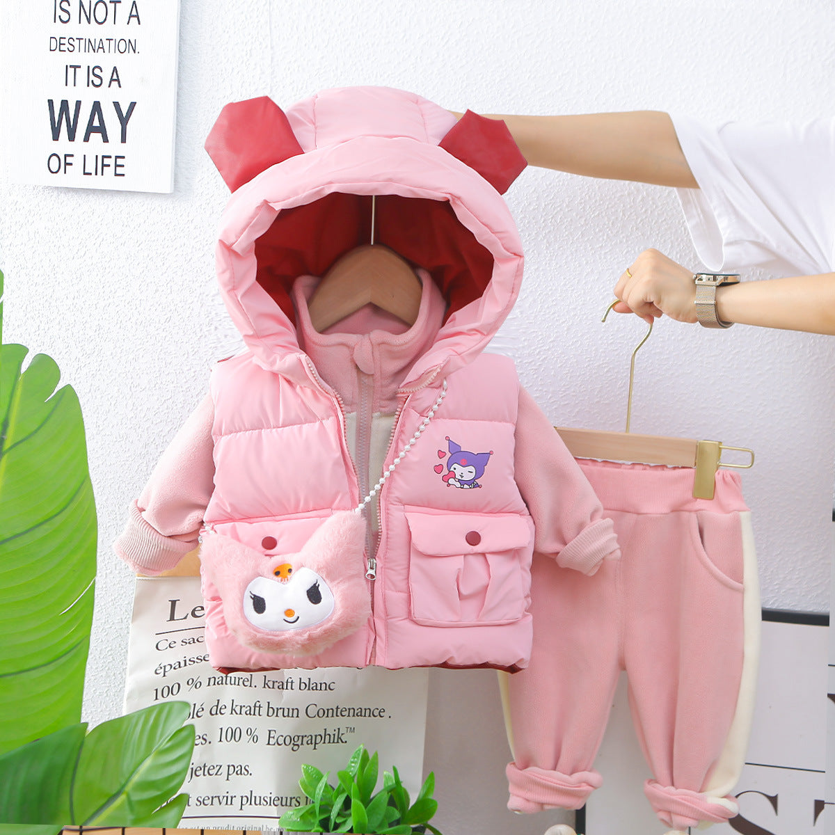 SSN040924-1 طقم شتوي 4 قطع تقيل ( جكيت + فست نفخ + بنطلون + حقيبة)