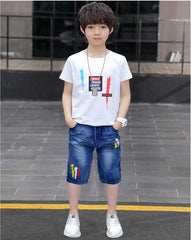 AO0402-62 طقم ولادي قطعتين ( بلوزة قطنية + بنطلون شورت جينز ناعم )