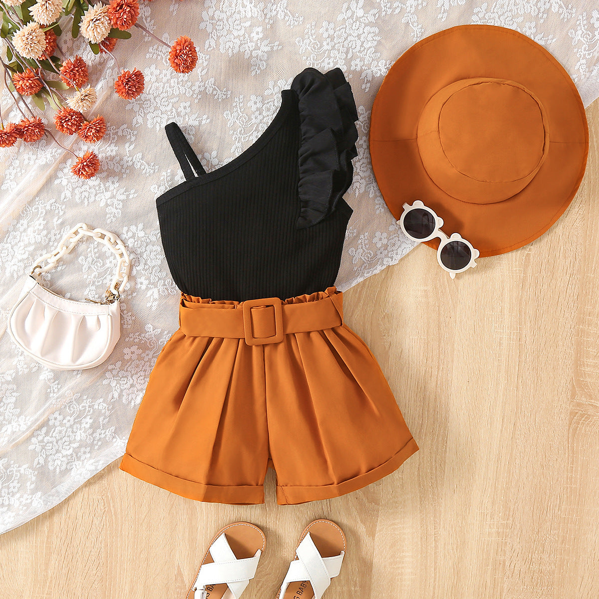 EU120424-28 طقم بناتي 3 قطع ( بلوزة + شورت + طاقية)