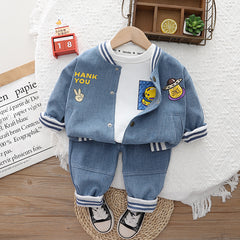 SSX220824-145 طقم ولادي 3 قطع ( جكيت جينز + بنطلون جينز + بلوزة )