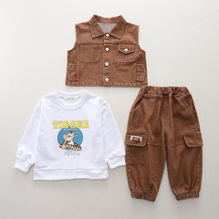 SSX220824-161 طقم ولادي 3 قطع ( بلوزة + فست جينز + بنطلون جينز)