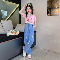 FU14042024-22 طقم بناتي صيفي قطعتين ( بلوزة قطنية + بنطلون جينز)