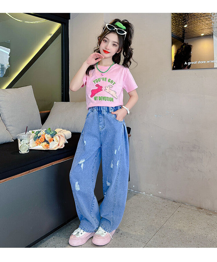 FU14042024-22 طقم بناتي صيفي قطعتين ( بلوزة قطنية + بنطلون جينز)