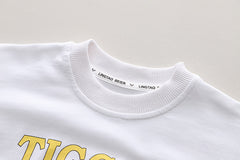 SSX220824-161 طقم ولادي 3 قطع ( بلوزة + فست جينز + بنطلون جينز)