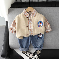 RM0608-28 طقم دورايمون ولادي 3 قطع ( قميص مصوف + فست صوف + بنطلون جينز ناعم )