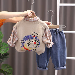 RM0608-28 طقم دورايمون ولادي 3 قطع ( قميص مصوف + فست صوف + بنطلون جينز ناعم )