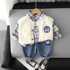 RM0608-28 طقم دورايمون ولادي 3 قطع ( قميص مصوف + فست صوف + بنطلون جينز ناعم )