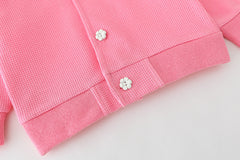 RM231223-24 طقم بناتي 3 قطع ( بلوزة موردة + جكيت مع دبوس وردة + بنطلون جينز )