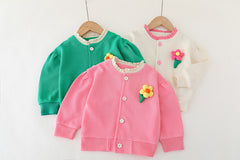 RM231223-24 طقم بناتي 3 قطع ( بلوزة موردة + جكيت مع دبوس وردة + بنطلون جينز )