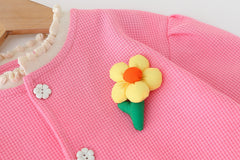 RM231223-24 طقم بناتي 3 قطع ( بلوزة موردة + جكيت مع دبوس وردة + بنطلون جينز )