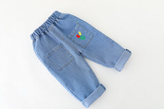 RM231223-24 طقم بناتي 3 قطع ( بلوزة موردة + جكيت مع دبوس وردة + بنطلون جينز )