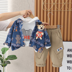 RM231223-25 طقم ولادي 3 قطع ( بلوزة قطعني + جكيت جينز مع دبدوب + بنطلون كتان)