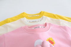 RM231223-31 طقم بناتي مورد ثري دي ( بلوزة قطنية + بنطلون جينز )