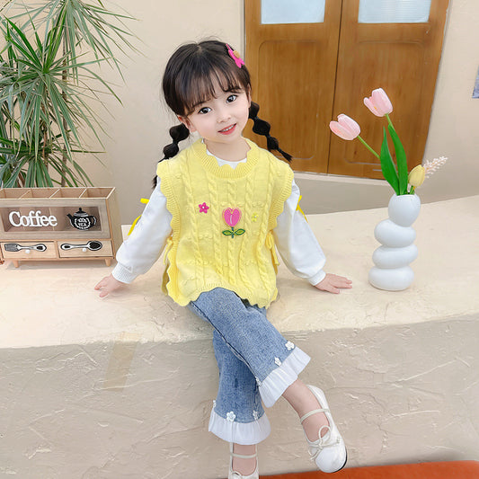 RM231223-36 طقم بناني 3 قطع ( بلوزة قطنية + فست صوف مورد + بنطلون جينز مزين بالكشكش )