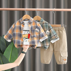 RM231223-3 طقم ولادي 3 قطع ( بلوزة + قميص كروهات + بنطلون كتان)