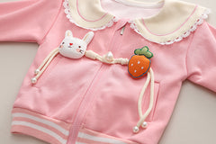 RM231223-6   طقم بناتي قطني تقيل خريفي شتوي مزين بجي 3 قطع ( بلوزة + جكيت + بنطلون)