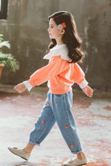 AO0519-33 طقم جينز بناتي ( بلوزة بقبة + بنطلون جينز مرسم)