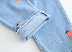 AO0519-33 طقم جينز بناتي ( بلوزة بقبة + بنطلون جينز مرسم)