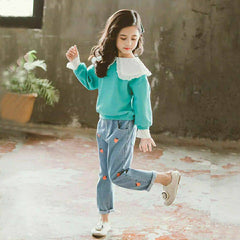 AO0519-33 طقم جينز بناتي ( بلوزة بقبة + بنطلون جينز مرسم)