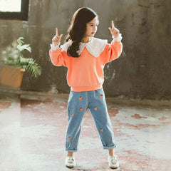 AO0519-33 طقم جينز بناتي ( بلوزة بقبة + بنطلون جينز مرسم)