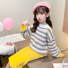 AO0519-74 طقم شتوي صوف ناعم ودافي قطعتين ( بلوزة + تنورة)