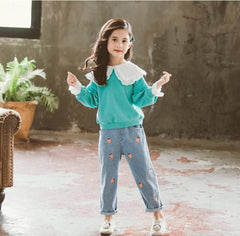 AO0519-33 طقم جينز بناتي ( بلوزة بقبة + بنطلون جينز مرسم)